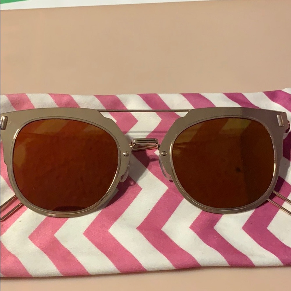 ❌SOLD❌2/$10 Rose Gold Reflective Sunglasses - Picture 1 of 4